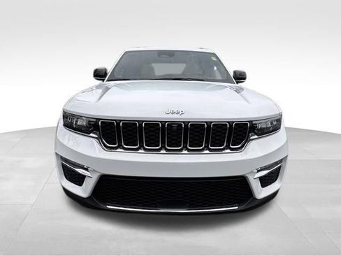 Used 2025 Jeep Grand Cherokee Limited w/ Luxury Tech Group II AWD/4WD image 12