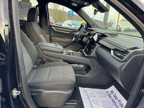 Used 2025 GMC Acadia Elevation image 46