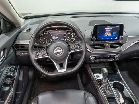 Used 2025 Nissan Altima 2.5 SR image 11