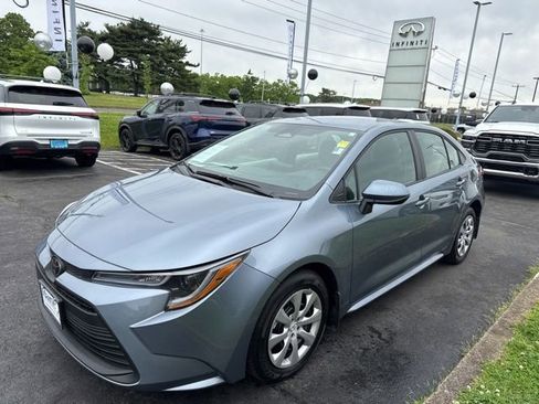 Used 2023 Toyota Corolla LE FWD image 3