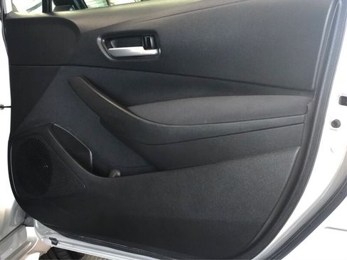 Used 2020 Toyota Corolla LE FWD image 17