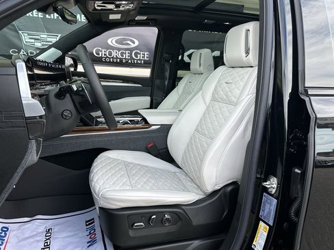 Certified 2026 Cadillac Escalade ESV Platinum Sport w/ LPO, Floor Liner Package AWD/4WD image 6