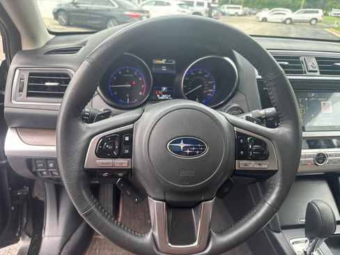 Used 2017 Subaru Outback 2.5i Touring AWD/4WD image 9