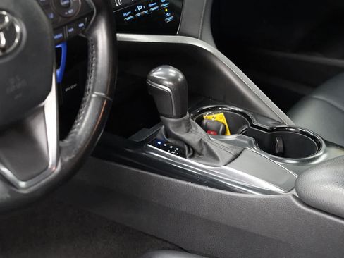 Used 2020 Toyota Camry SE w/ Convenience Package FWD image 23