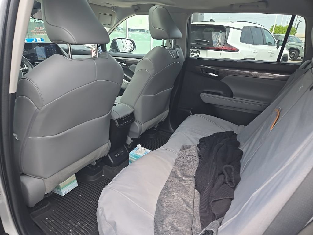 Used 2022 Toyota Highlander Limited AWD/4WD image 11