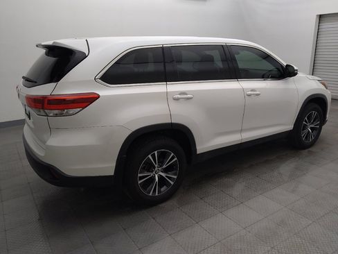 Used 2019 Toyota Highlander LE image 10