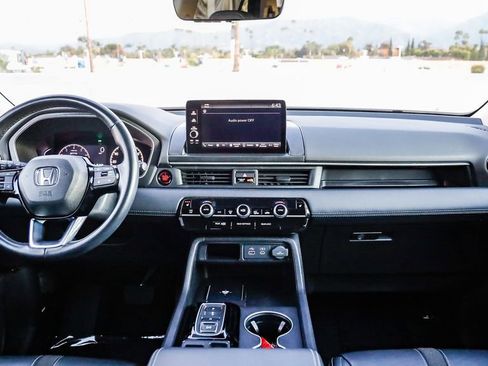 Used 2025 Honda Pilot EX-L image 13