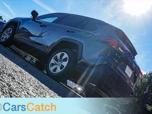 Used 2020 Toyota RAV4 LE image 5