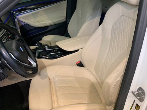 Used 2022 BMW 530i xDrive w/ Premium Package image 16