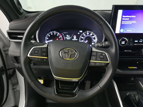 Used 2023 Toyota Highlander XSE FWD image 9