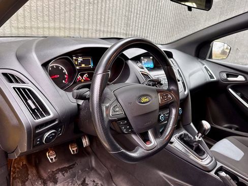 Certified 2018 Ford Focus ST image 9