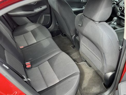 Used 2021 Nissan Sentra SV image 3