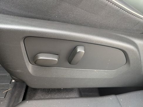 Used 2023 Buick Envision Essence image 12