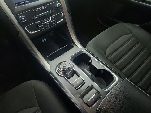 Used 2019 Ford Fusion SE image 15