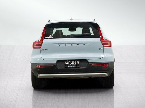 Used 2025 Volvo XC40 B5 Plus AWD/4WD image 4