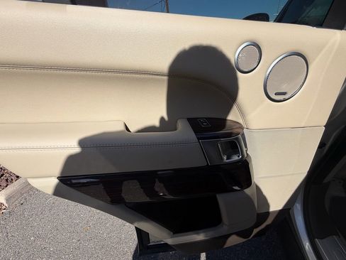 Used 2017 Land Rover Range Rover Supercharged image 11