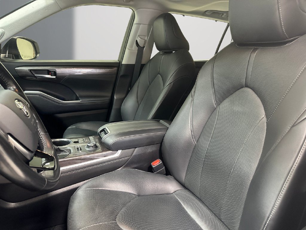 Used 2021 Toyota Highlander Limited AWD/4WD image 14