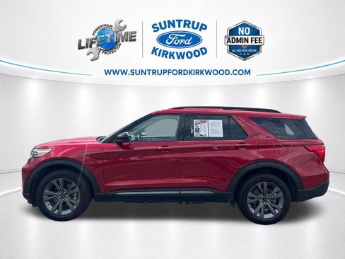 Used 2024 Ford Explorer XLT w/ Equipment Group 202A AWD/4WD image 2