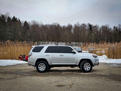 Used 2015 Toyota 4Runner Limited image 3