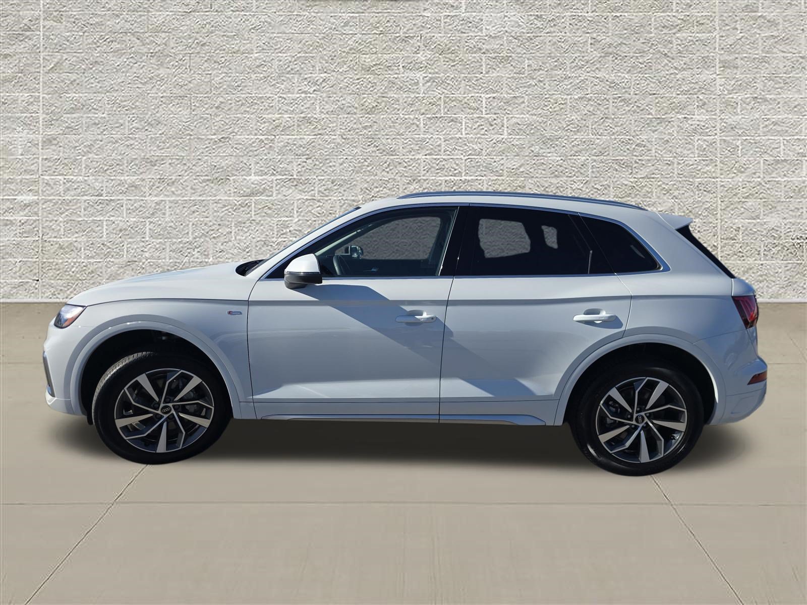 Certified 2023 Audi Q5 2.0T Premium w/ Convenience Package AWD/4WD image 4