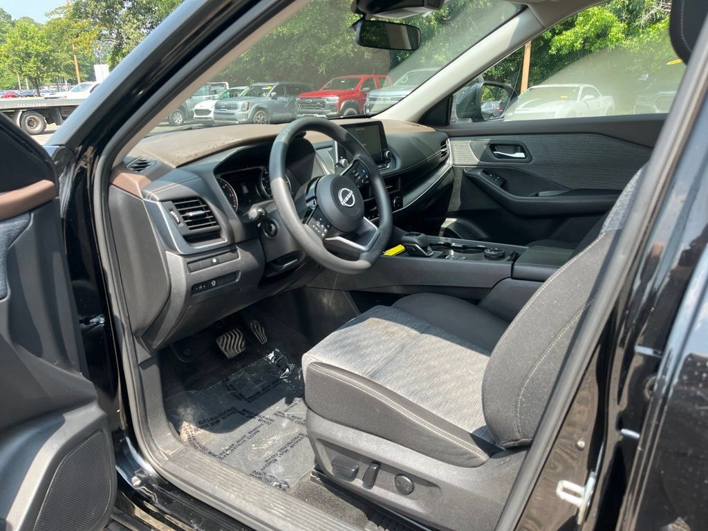 Used 2023 Nissan Rogue SV AWD/4WD image 11