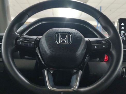 Used 2025 Honda Pilot EX-L image 16