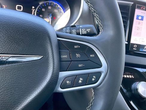 Used 2024 Chrysler Pacifica Touring-L image 23