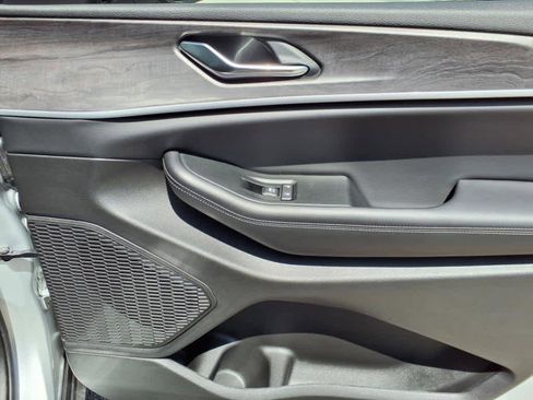 Used 2025 Jeep Grand Cherokee L Limited w/ Black Appearance Package image 4