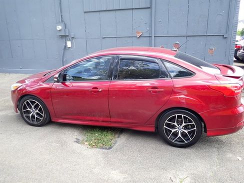 Used 2015 Ford Focus SE w/ SE Sport Package FWD image 6