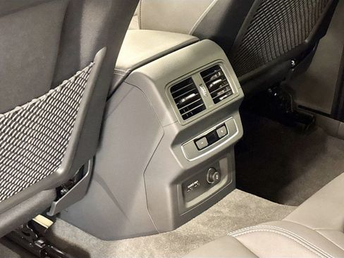 Used 2025 Audi Q5 2.0T Premium w/ Convenience Plus Package image 16