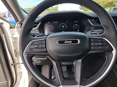 Used 2023 Jeep Grand Cherokee Limited AWD/4WD image 22