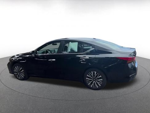 Used 2025 Nissan Altima 2.5 SV FWD image 15