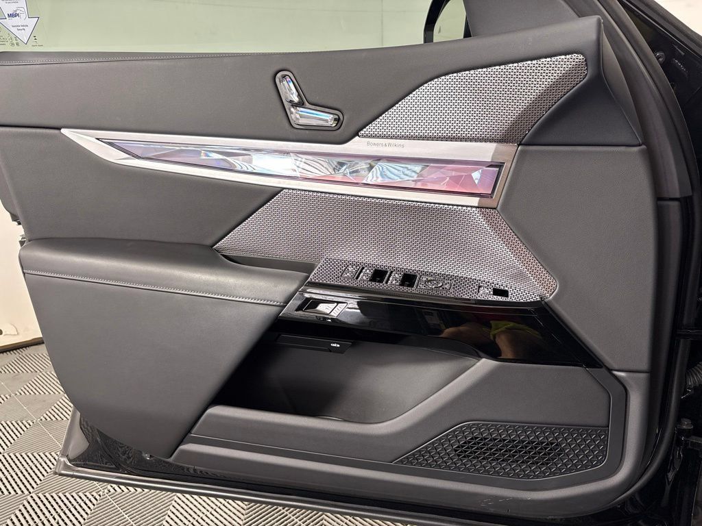 Certified 2025 BMW 750e xDrive AWD/4WD image 22