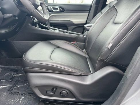 Used 2024 Jeep Compass Limited image 5