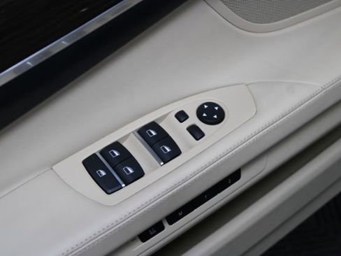 Used 2014 BMW 740i image 10