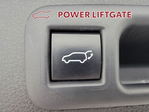 Used 2023 Toyota Highlander XLE FWD image 32