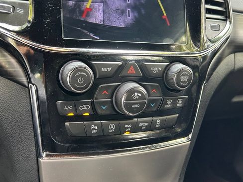 Used 2019 Jeep Grand Cherokee Laredo w/ Laredo X Package RWD image 25