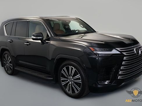 Used 2026 Lexus LX 700h Luxury image 2