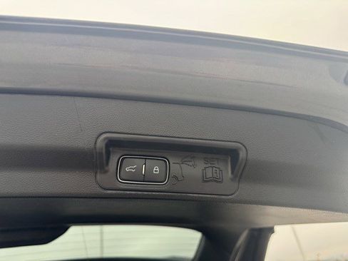 Used 2022 Ford Explorer XLT w/ Equipment Group 202A image 29