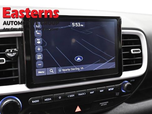 Used 2024 Hyundai Venue Limited FWD image 18