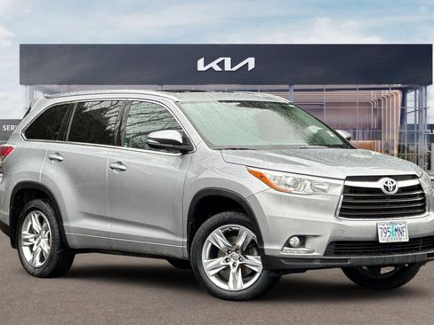 Used 2014 Toyota Highlander Limited image 2