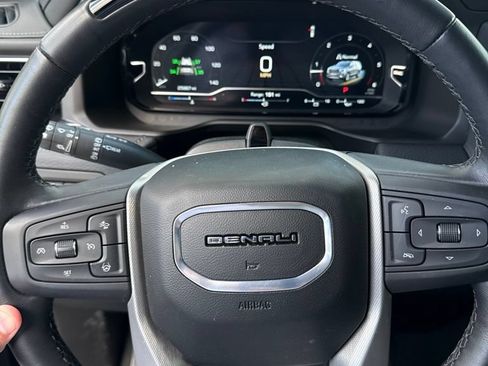 Used 2024 GMC Yukon Denali w/ Denali Reserve Package RWD image 10