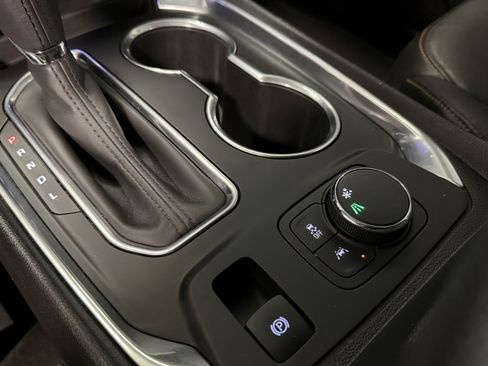 Used 2020 Chevrolet Traverse RS FWD image 15