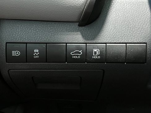 Used 2020 Toyota Camry LE FWD image 30