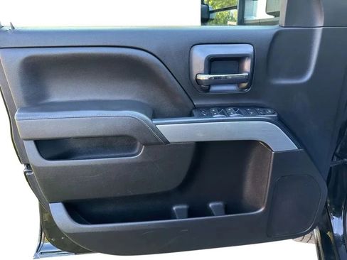 Used 2018 Chevrolet Silverado 2500 LT w/ Z71 Package, Off-Road AWD/4WD image 11