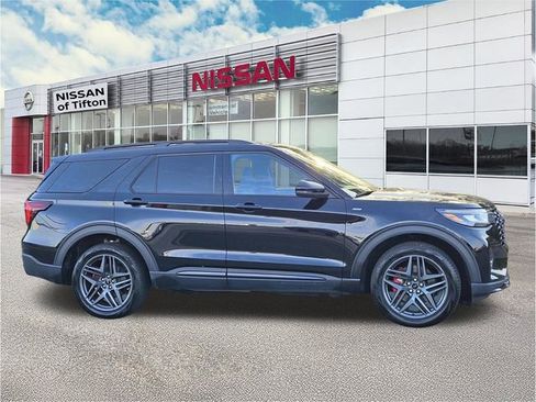 Used 2025 Ford Explorer ST-Line w/ ST-Line Street Pack AWD/4WD image 3