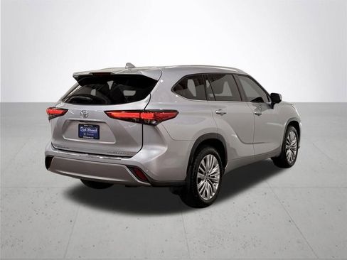 Used 2023 Toyota Highlander Platinum AWD/4WD image 10