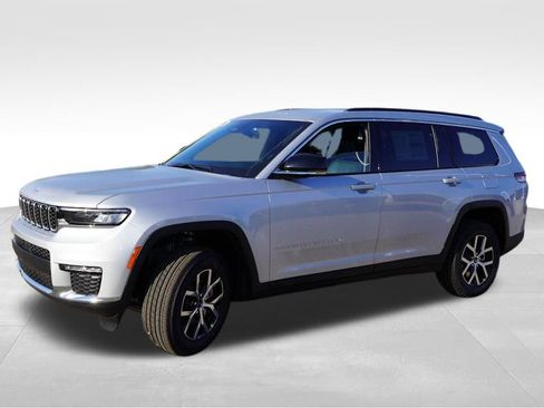 New 2025 Jeep Grand Cherokee L Limited w/ Trailer Tow Package image 7