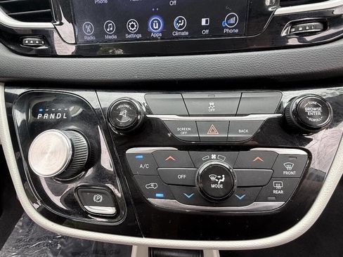 Used 2017 Chrysler Pacifica Touring FWD image 74