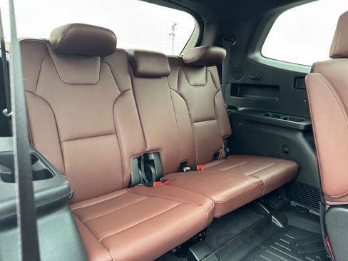 Used 2024 Kia Telluride SX Prestige w/ Towing Package image 11